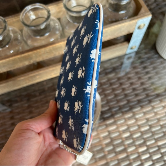 Blue with White Floral Rose Coach Wristlet Charm - Picture 2 of 6